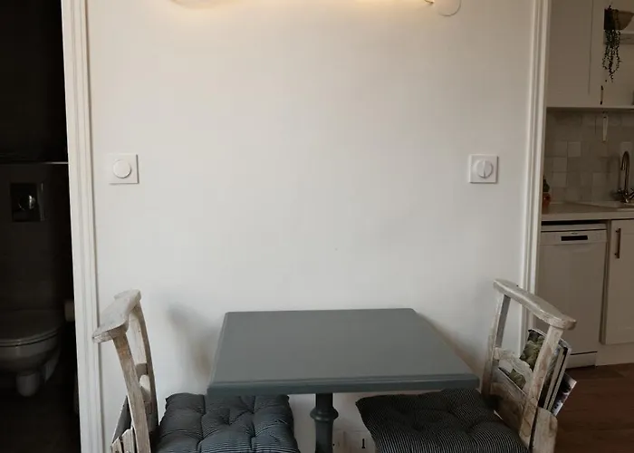 Au Coeur Du Vieil A 200m Des Plages, Superbe Antibes